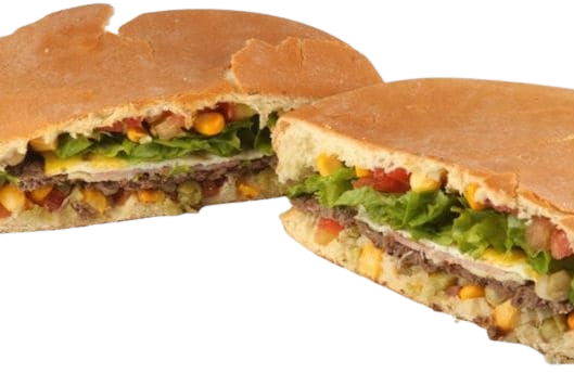 Lanche cortado ao meio, recheado com hambúrguer, queijo, milho, alface e tomate